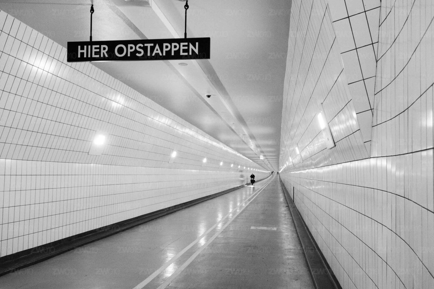 Hier opstappen - Maastunnel
