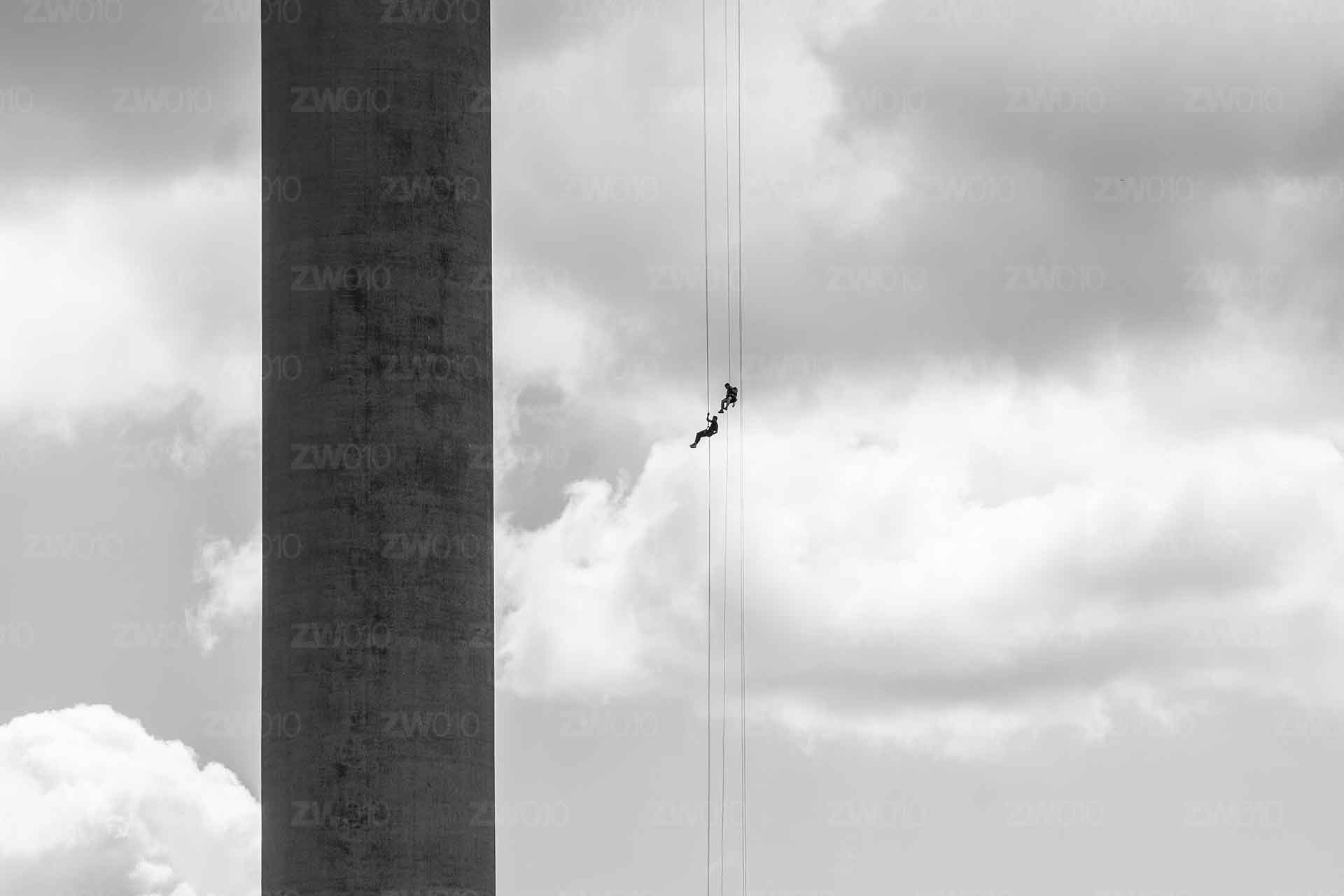 Bungelen aan de mast - Abseilen Euromast Bungelen aan de mast - Abseilen Euromast