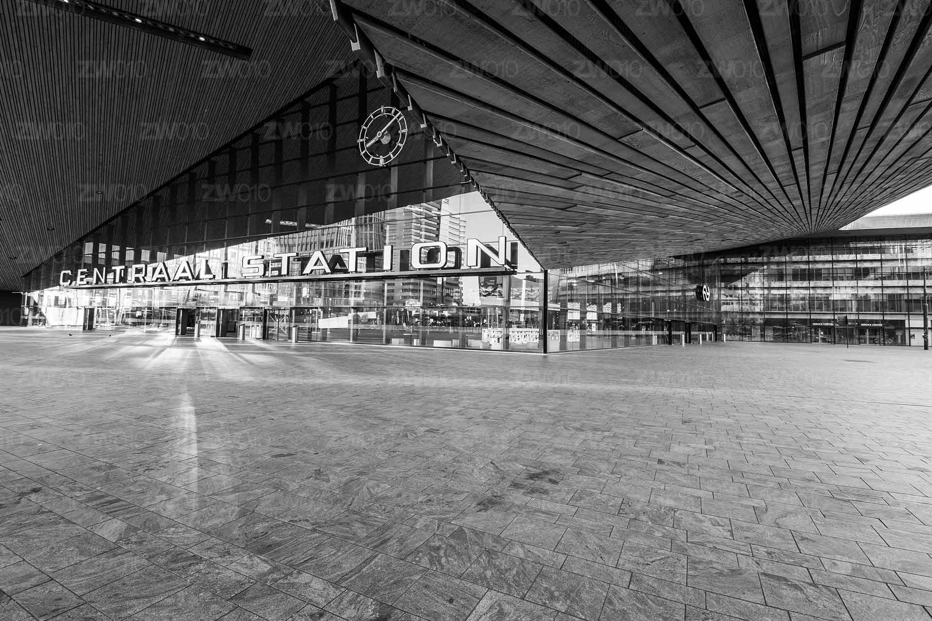 Allenig op CS - Rotterdam Centraal Station Allenig op CS - Rotterdam Centraal Station