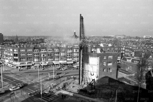 Rotterdam zwart wit foto van ©ZwartWit010. Mathenesserplein