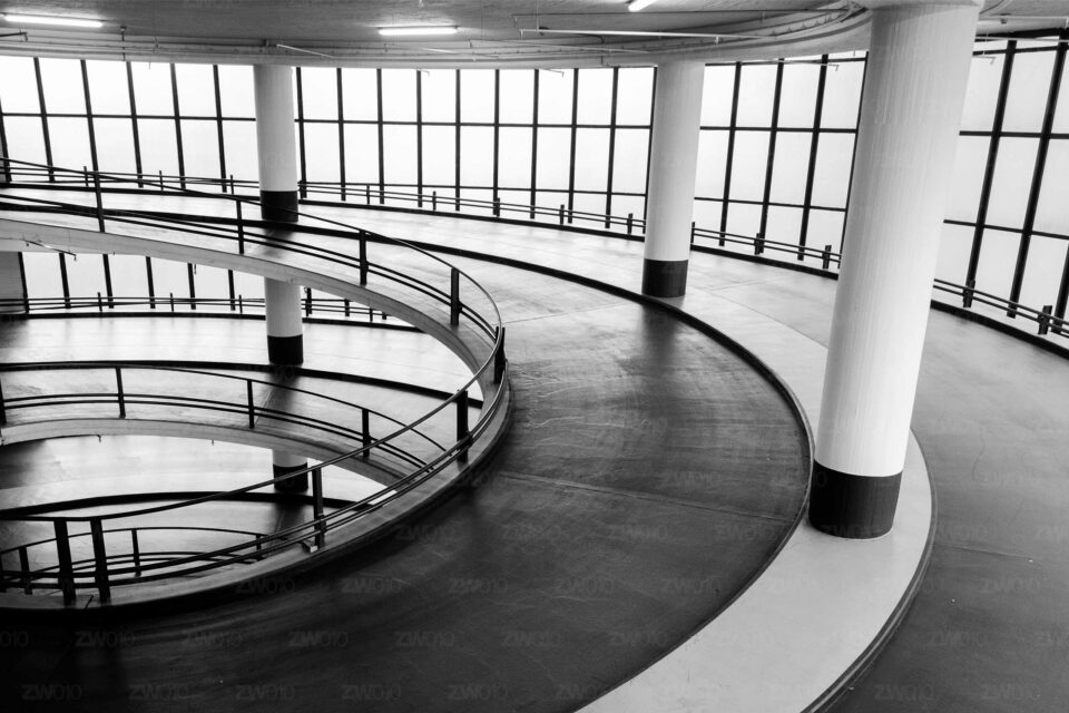 Rotterdam zwart wit foto van ©ZwartWit010. Rotterdam Parkeren