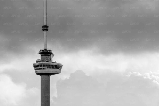 Rotterdam zwart wit foto van ©ZwartWit010. Euromast