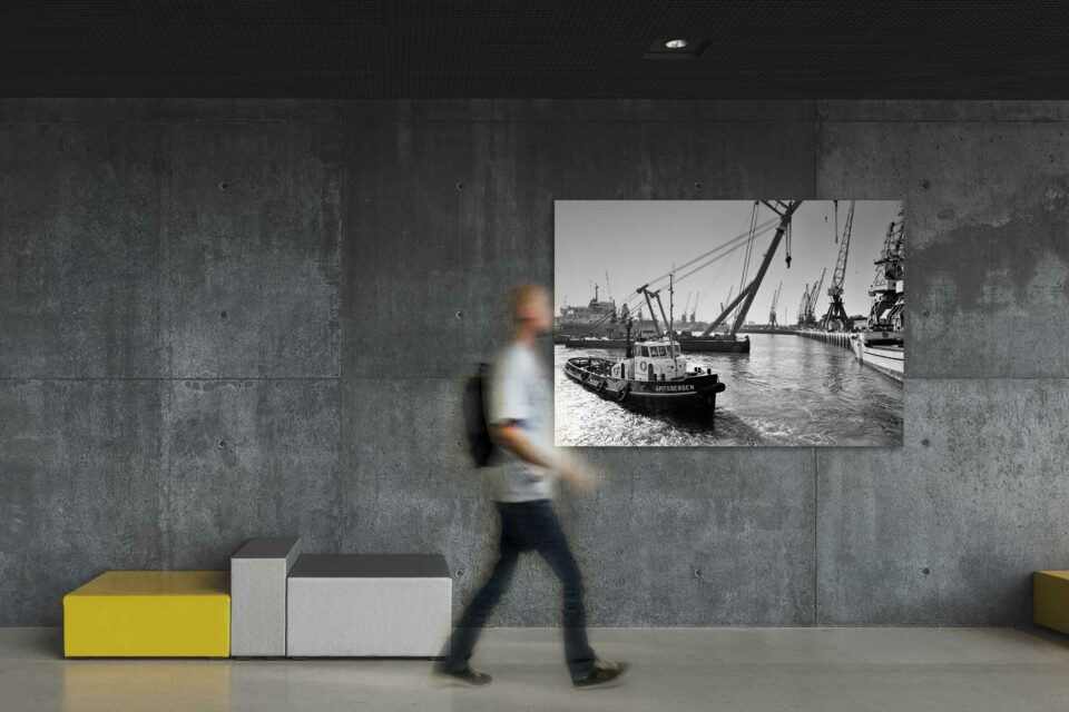 Rotterdam zwart wit foto van ©ZwartWit010. Sleepboot-Spitsbergen