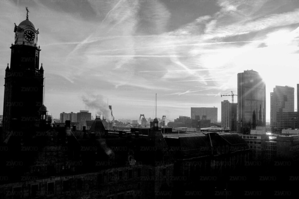 Rotterdam zwart wit foto van ©ZwartWit010. Stadhuis Rotterdam Skyline