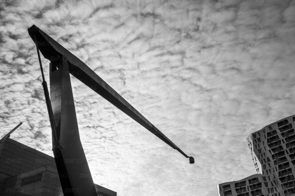 Rotterdam zwart wit foto van ©ZwartWit010. Schouwburgplein