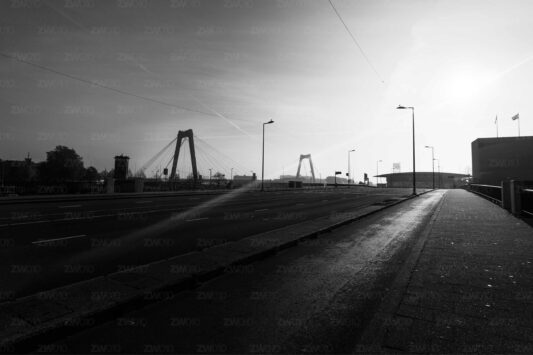 Rotterdam zwart wit foto van ©ZwartWit010 Willemsbrug