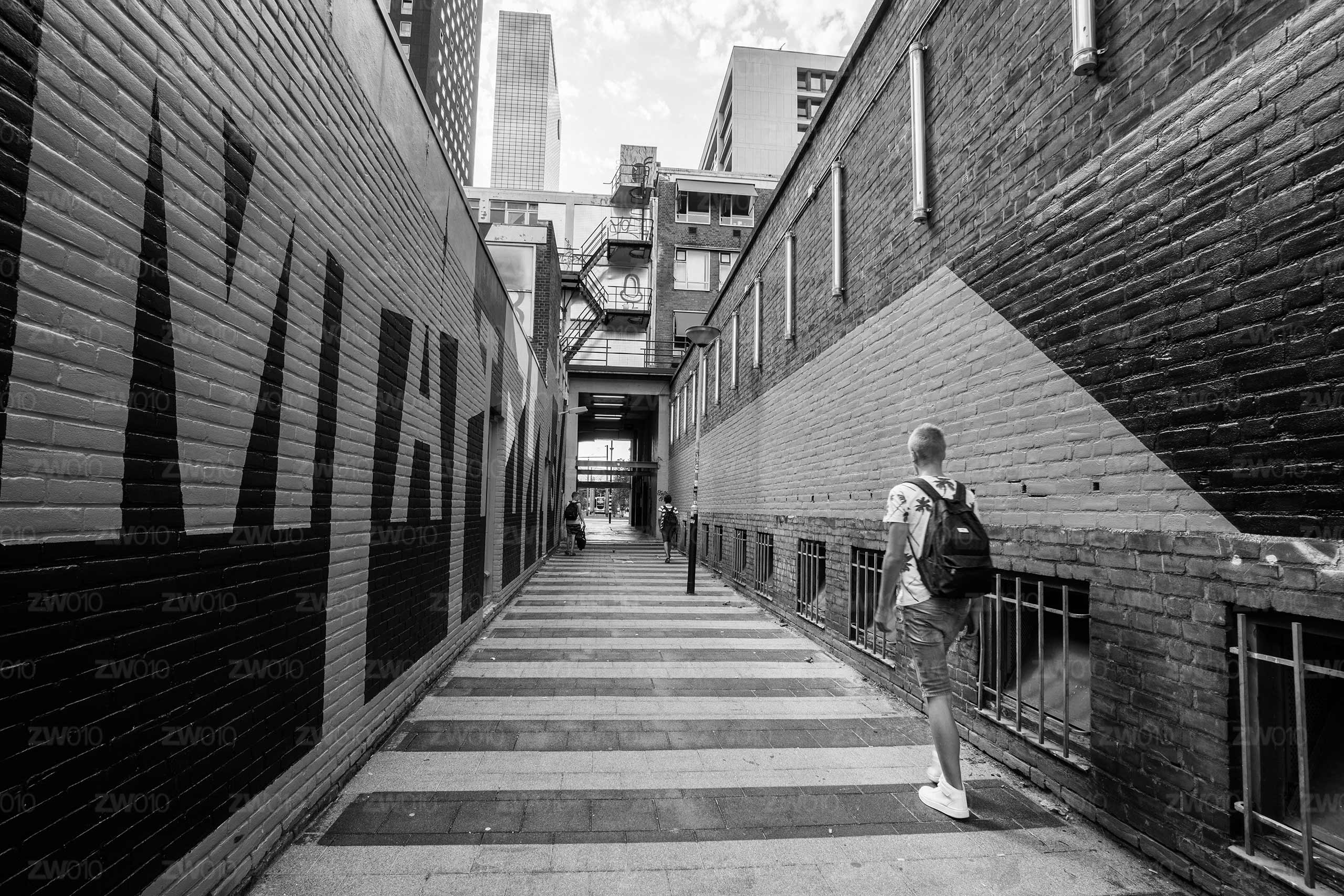 ZwartWit010©-2560x1707-Zebrasteeg Rotterdam zwart wit foto van ©ZwartWit010.